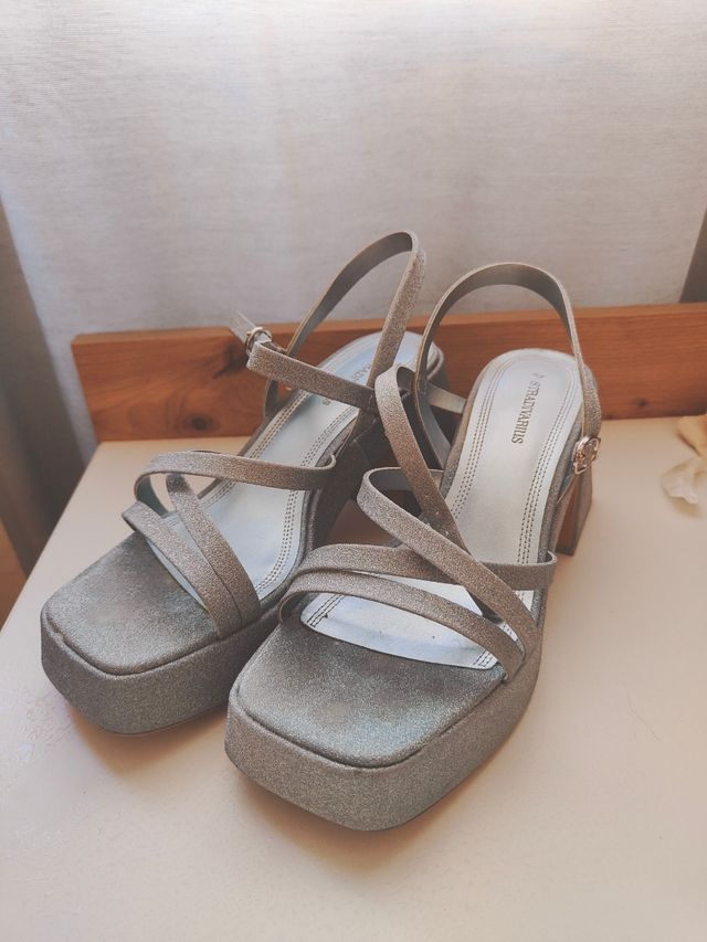 Sandalias tacón con brillo