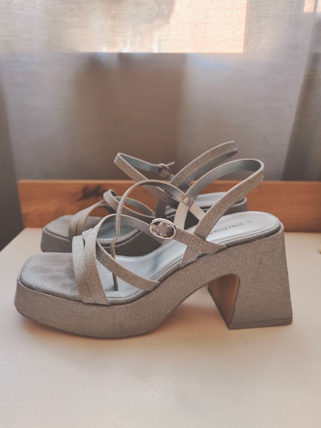 Sandalias tacón con brillo