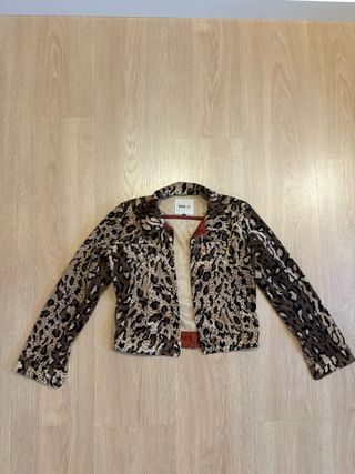 Chaqueta leopardo beige y marrón