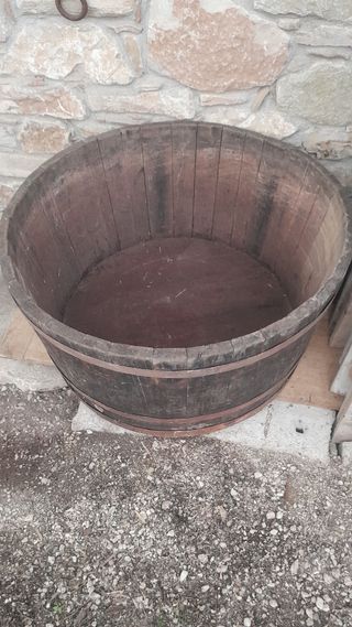 Tino in legno antico