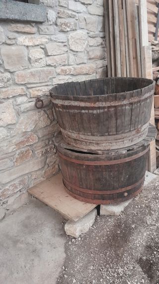 Tino in legno antico