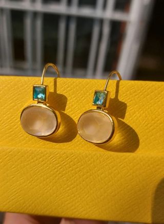 Orecchini pendenti resina oro e turchese