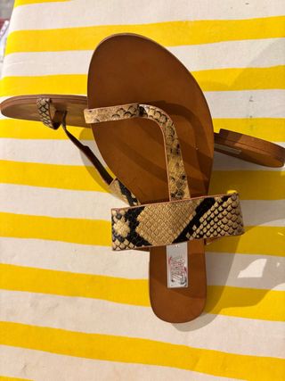 Sandalias planas Zara piel efecto serpiente
