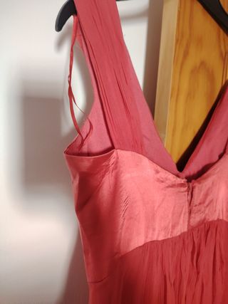 Vestido de fiesta rosa con pedrería