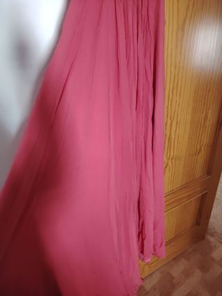 Vestido de fiesta rosa con pedrería