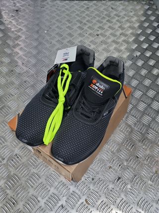 Zapatos de seguridad Alba&n negros y amarillos