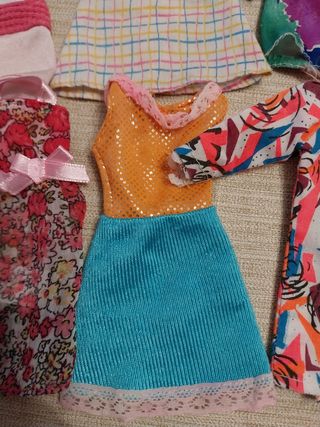 Lotto 6 vestiti Barbie e simili