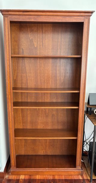 Estantería de madera