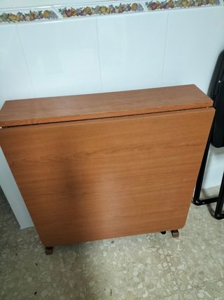 Mesa de cocina plegable de madera