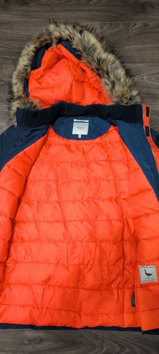 Abrigo Pepe Jeans azul con capucha y forro naranja
