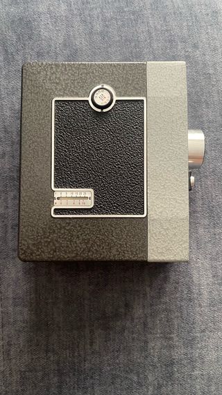 Cámara Yashica 8-ES 1968 con funda