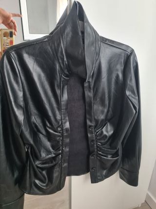 Camisa negra imitación cuero