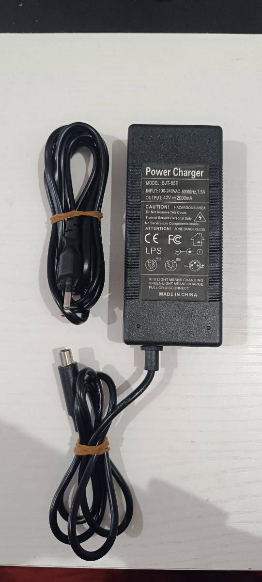 Cargador Patinete Eléctrico Xiaomi 42V 2A