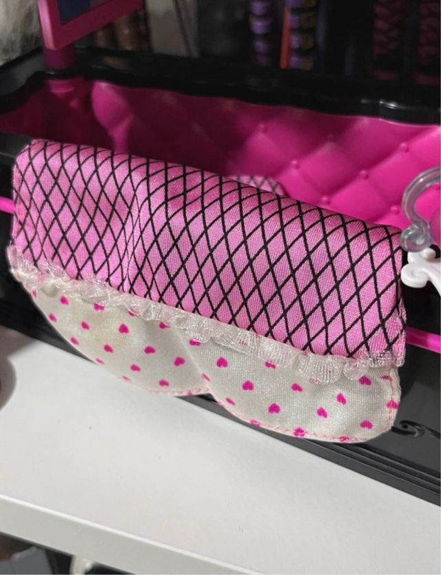 Draculaura Dead Tired + Cama Joyero - 2011 Mattel