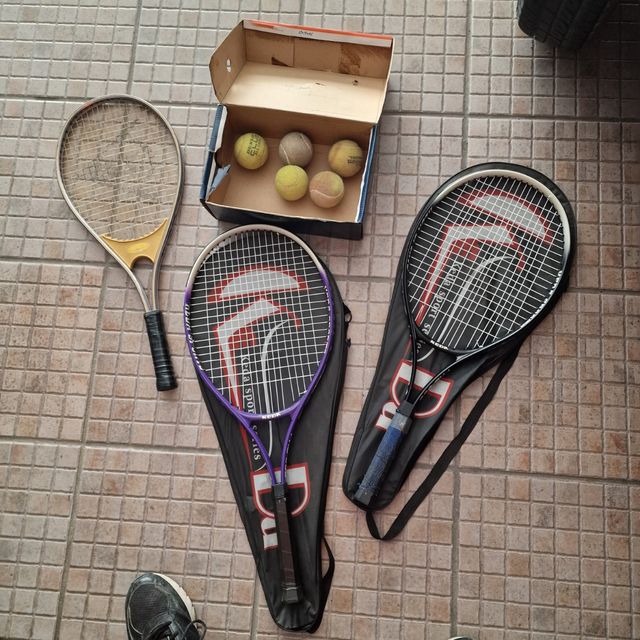 3 Raquetas de Tenis y Pelotas