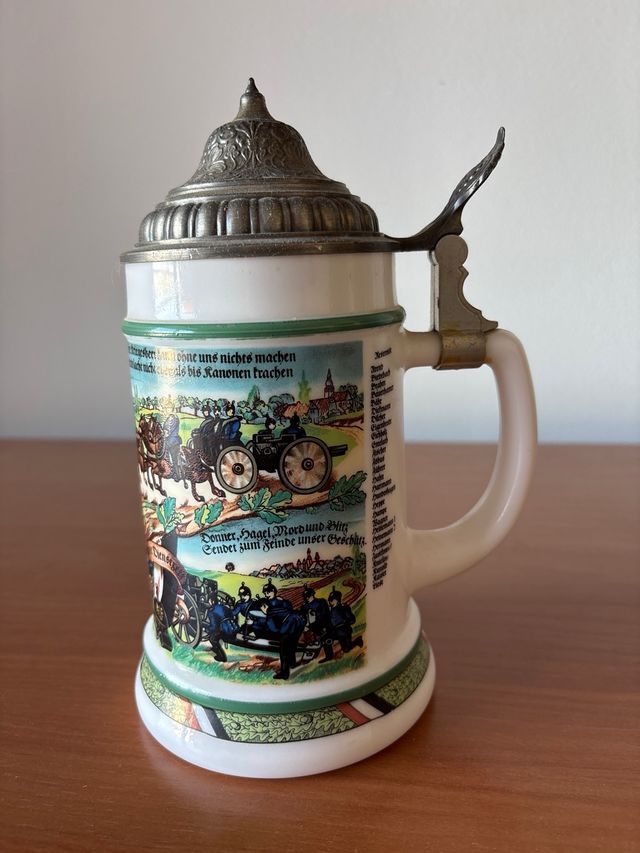Taza alemana con tapa decorada