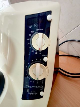 Thermomix TM21 con accesorios, 1,350 W.
