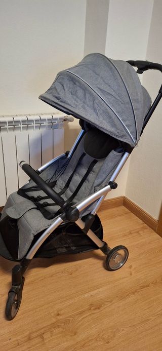 Silla de paseo plegable gris