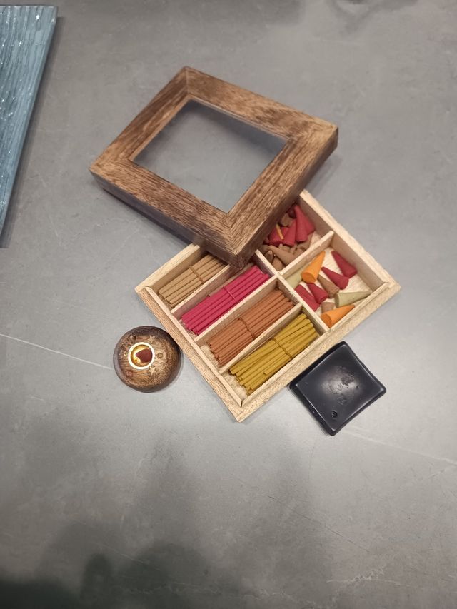 Caja de incienso con marco de madera
