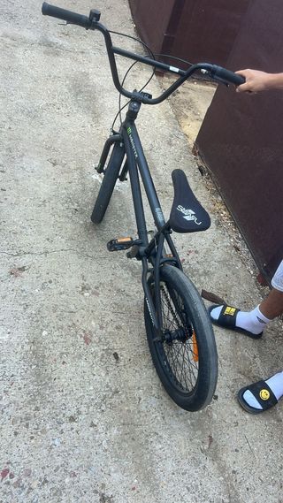 Bicicleta BMX 360 Monster Negra