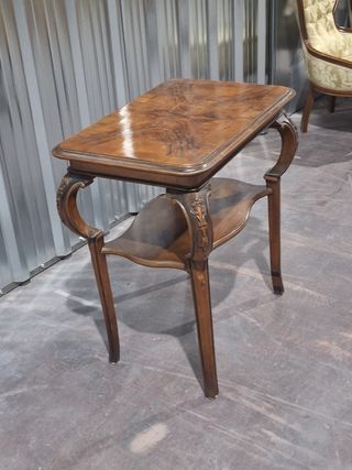 Mesa auxiliar de madera