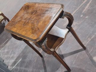 Mesa auxiliar de madera