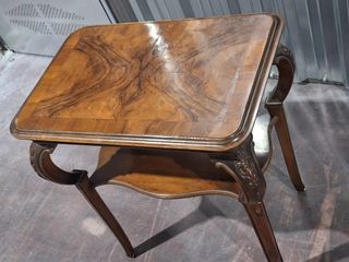 Mesa auxiliar de madera