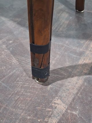 Mesa auxiliar de madera