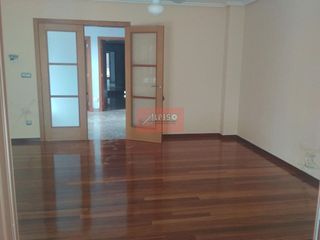 Chalet en alquiler en Universidad en Ourense