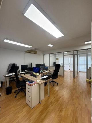 Oficina en alquiler en Los Remedios en Sevilla