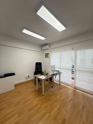 Oficina en alquiler en Los Remedios en Sevilla