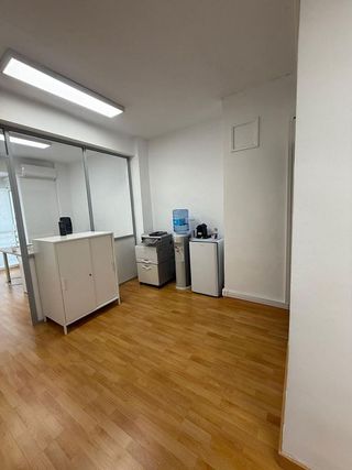 Oficina en alquiler en Los Remedios en Sevilla