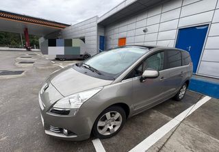 Peugeot 5008 2011