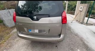 Peugeot 5008 2011