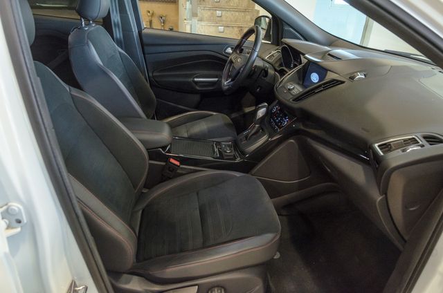 Ford Kuga 1.5 EcoB. S&S ST-Line 4x4 Aut. 176