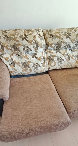 Sofá cama marrón y multicolor