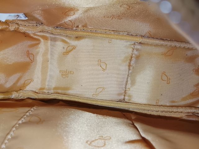 Key-way rosa SHEIN e borsetta CARPISA beige.