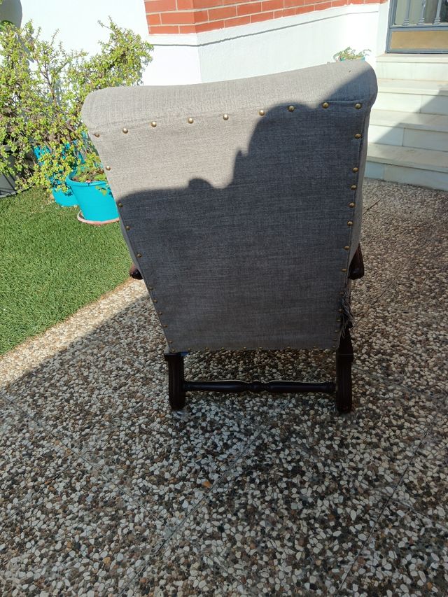 Mecedora de tela y madera