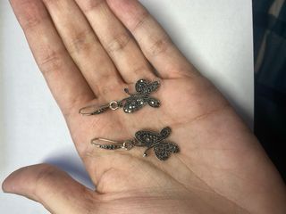 Pendientes elegantes plateados, diseño de mariposa