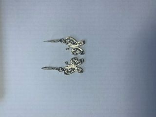 Pendientes elegantes plateados, diseño de mariposa