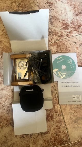 Cámara Nikon COOLPIX S2600 Plata