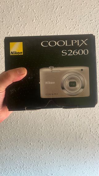 Cámara Nikon COOLPIX S2600 Plata