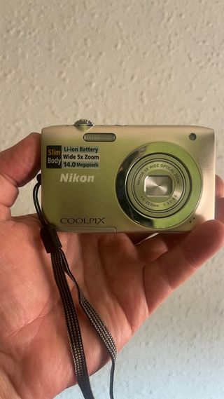 Cámara Nikon COOLPIX S2600 Plata