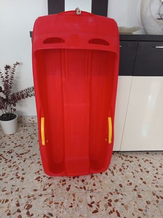 Trineo rojo para nieve