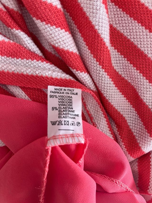 Maglia a righe color rosa corallo e bianco