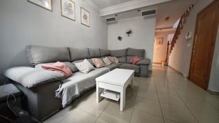 Casa 3 plantas cerca centro