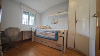 Casa 3 plantas cerca centro