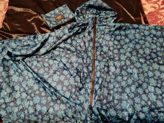 Chubasquero floral azul talla única