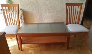 Mesa de centro y 2 sillas