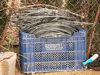 Valla metálica simple torsión y puerta